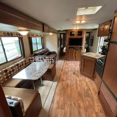 American Camping Im Us-wohnwagen Campsite