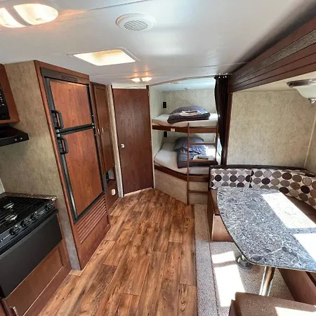 American Camping Im Us-wohnwagen Campsite