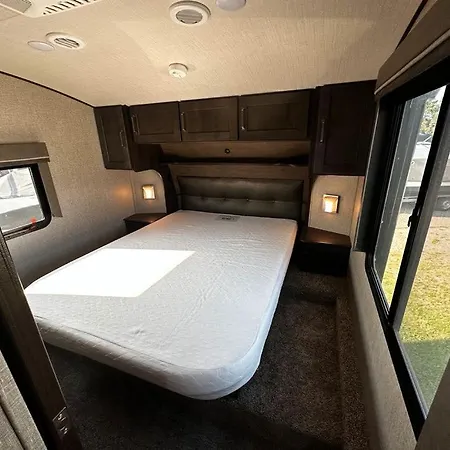 American Camping Im Us-wohnwagen Campsite *