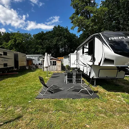 American Camping Im Us-wohnwagen Campsite